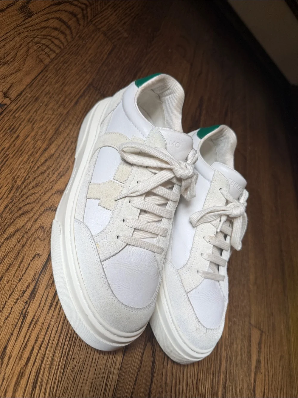 Men’s authentic Ferragamo sneakers size 9.5/10 designer